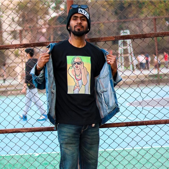 GTA GIRL GRAPHIC T-SHIRT FOR MEN'S AND WOMEN'S - Picture 4 of 4